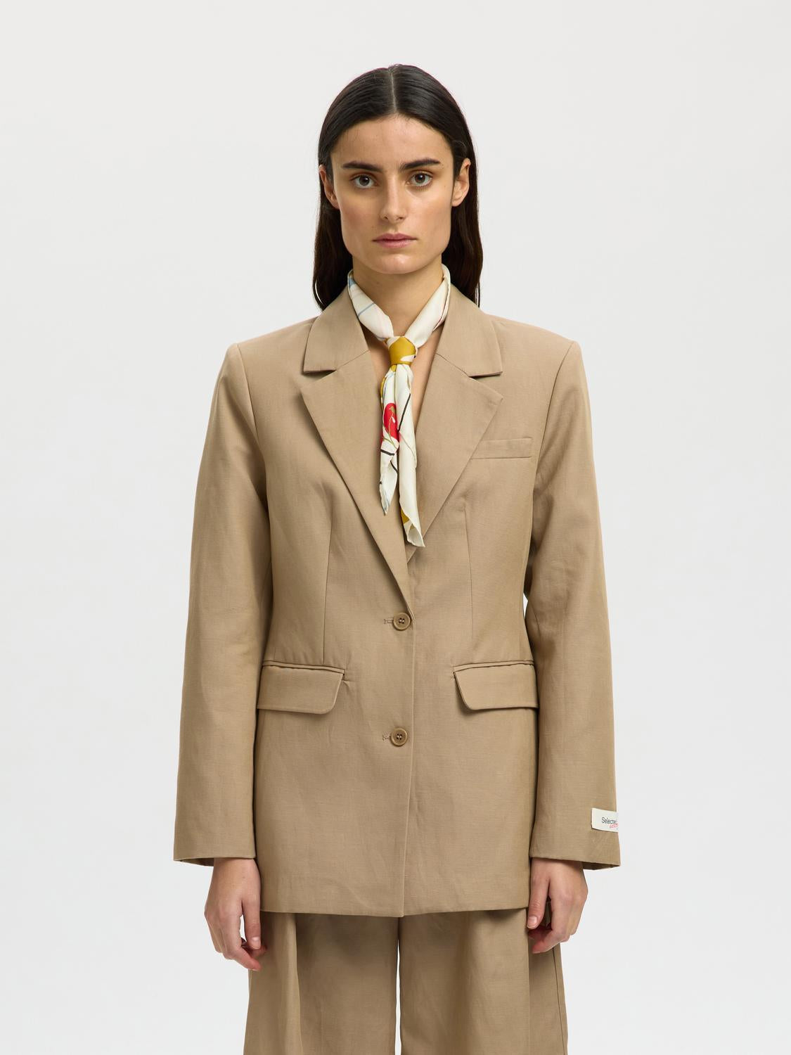 model_shot-front